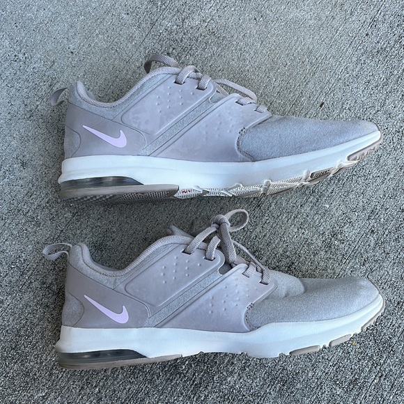 Nike Air Bella Trainers - women’s size 8 sneakers - Picture 3 of 7